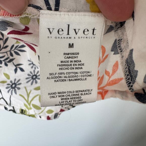 Velvet by Graham & Spencer Lucy Floral Boho Blouse Size Medium - Picture 5 of 9